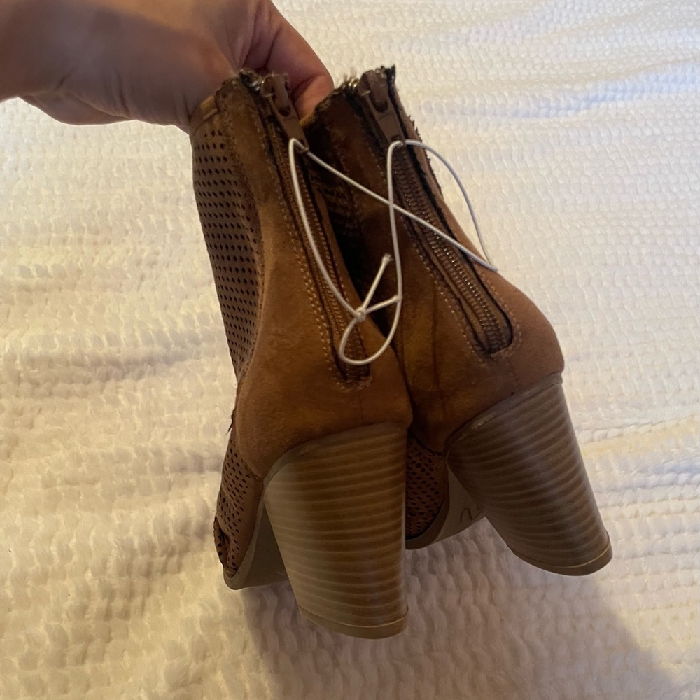 KAARI Blue | Frankie Block Heel Boots | Slouchy Western Ankle Boots | NWOB - Picture 11 of 14